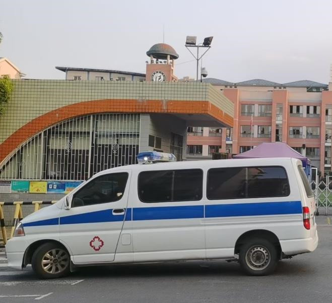 安庆救护车出租护送骨折病人一公里多少钱